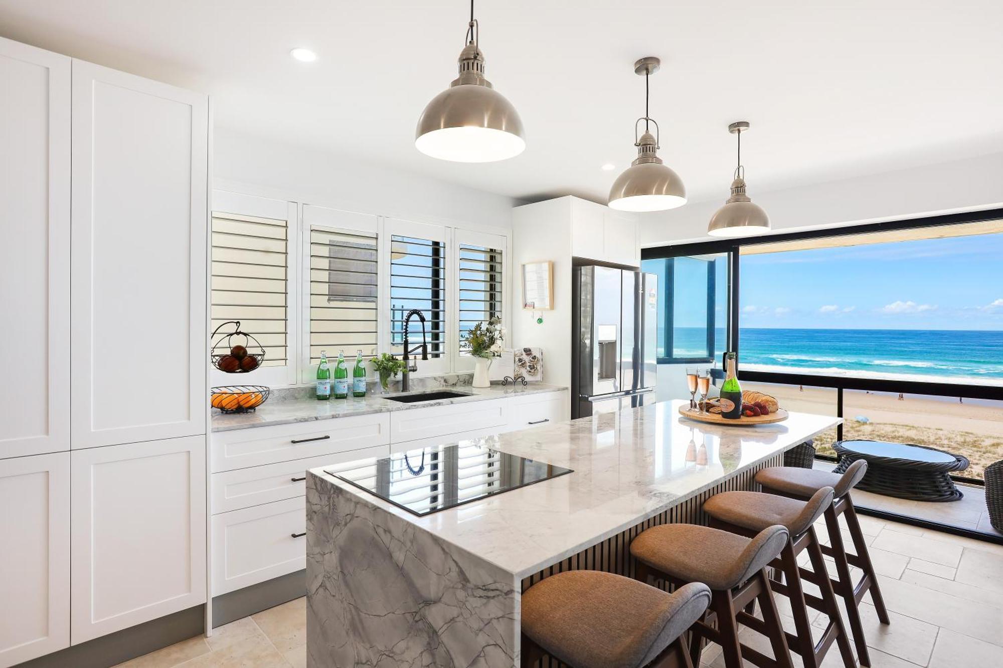 Salty Joe'S Beachfront Retreat Gold Coast Exterior photo