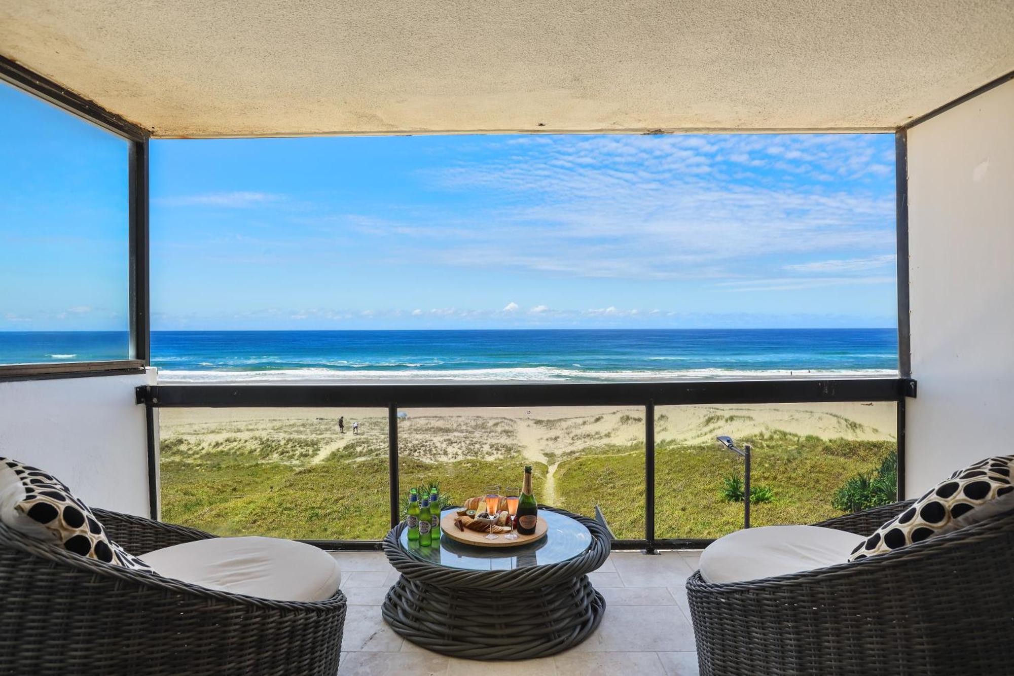 Salty Joe'S Beachfront Retreat Gold Coast Exterior photo