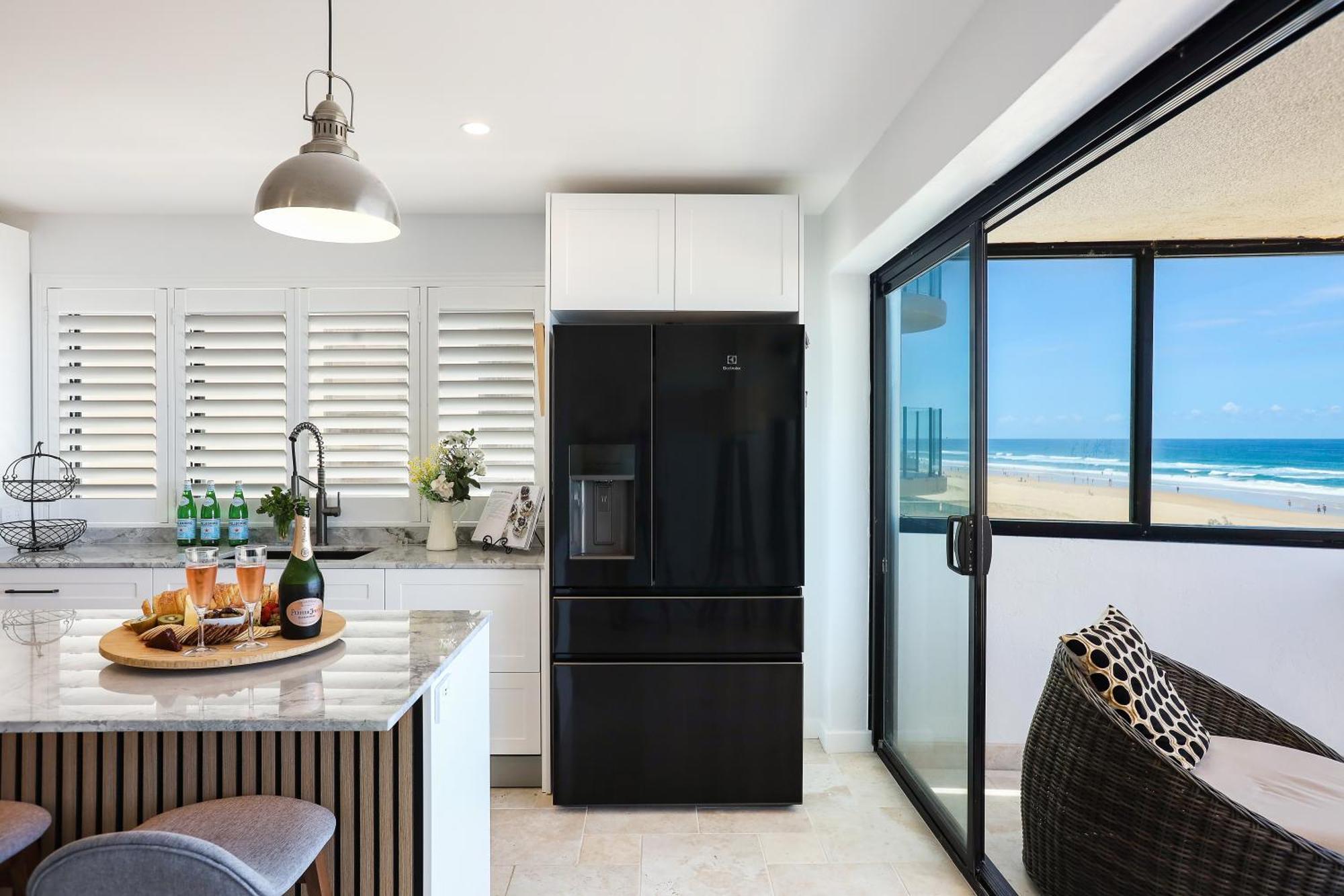 Salty Joe'S Beachfront Retreat Gold Coast Exterior photo