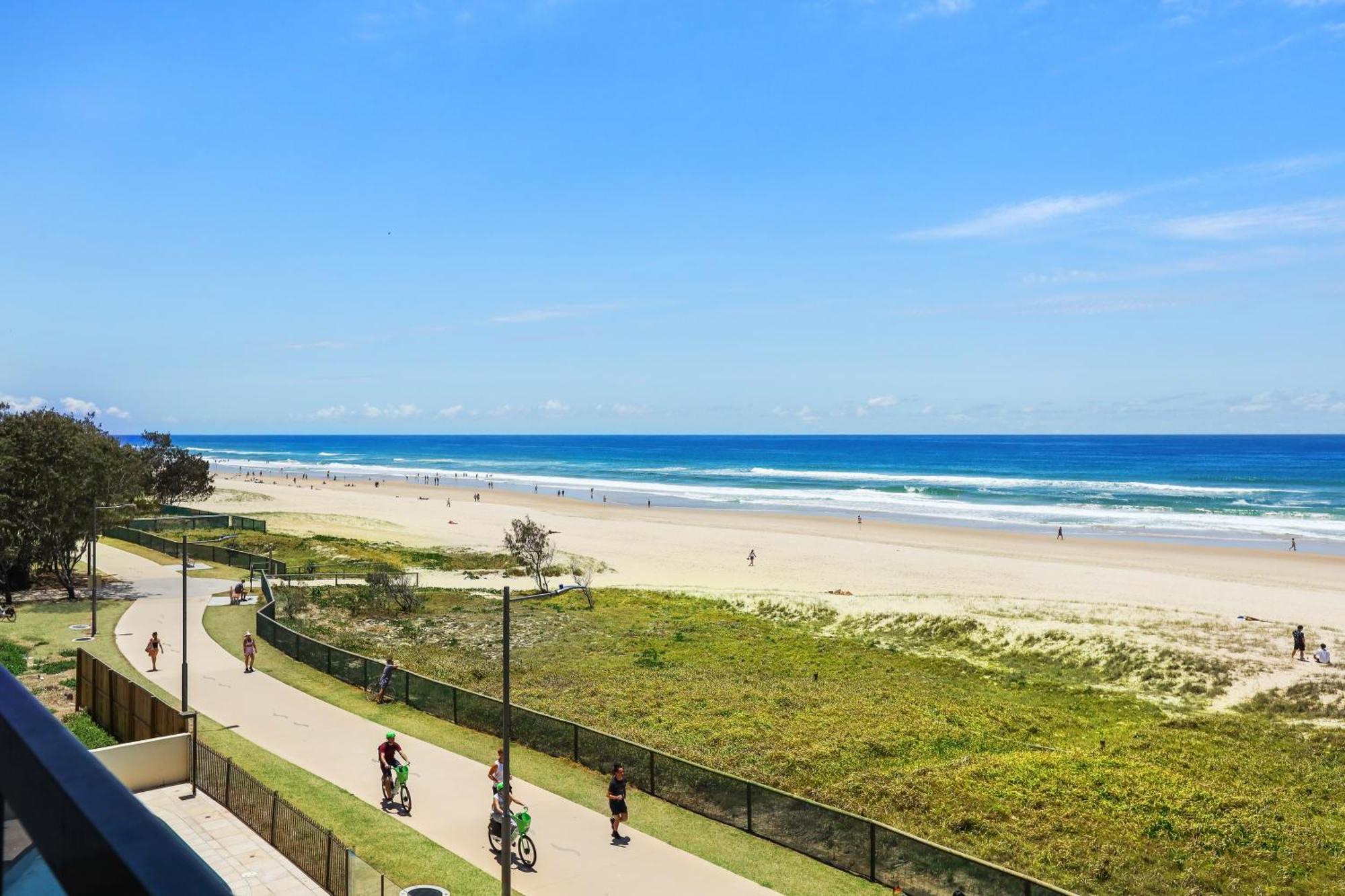 Salty Joe'S Beachfront Retreat Gold Coast Exterior photo